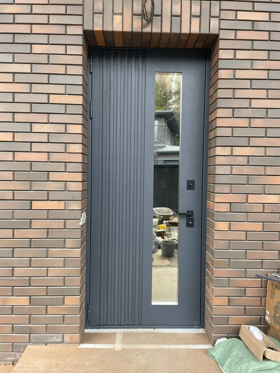 Дверь в частном доме